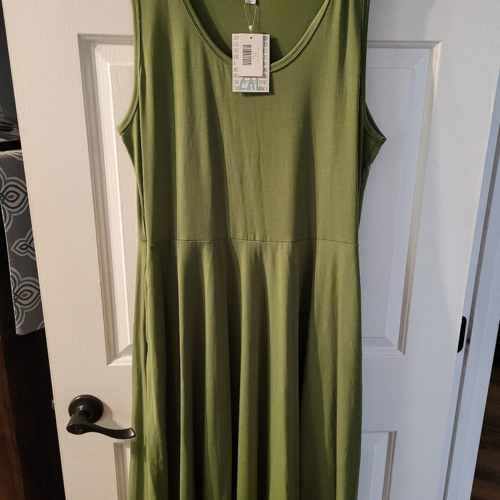 NWT LULAROE NICKI SIZE 2XL